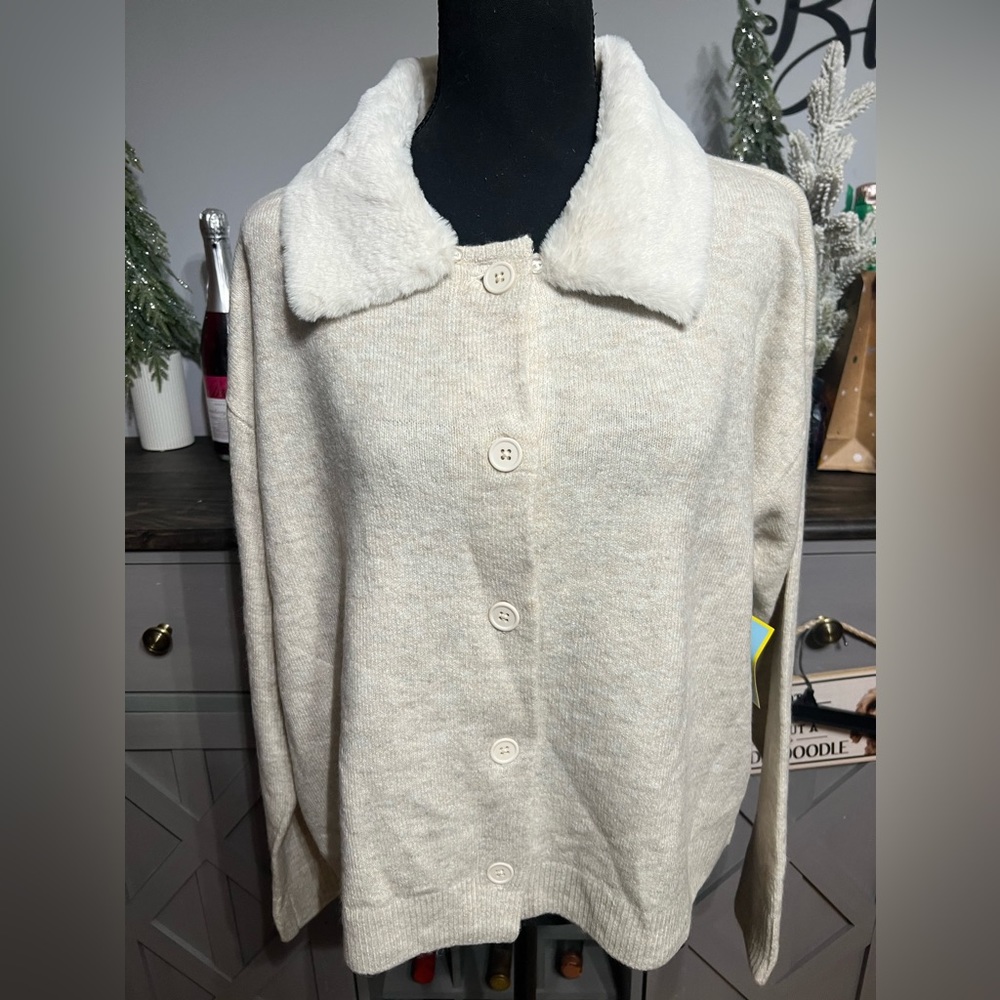 NWT-CeCe Woman’s Button Up Cardigan With Fleece Collar